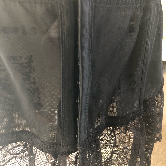 Lingerie - Picture 3 of 5